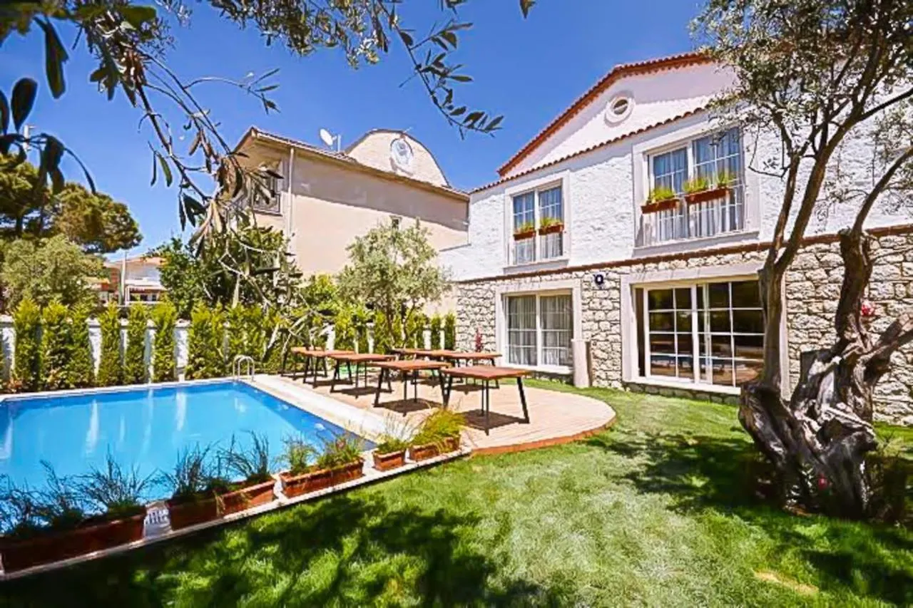 Rebetiko Hotel Alaçatı 2*,