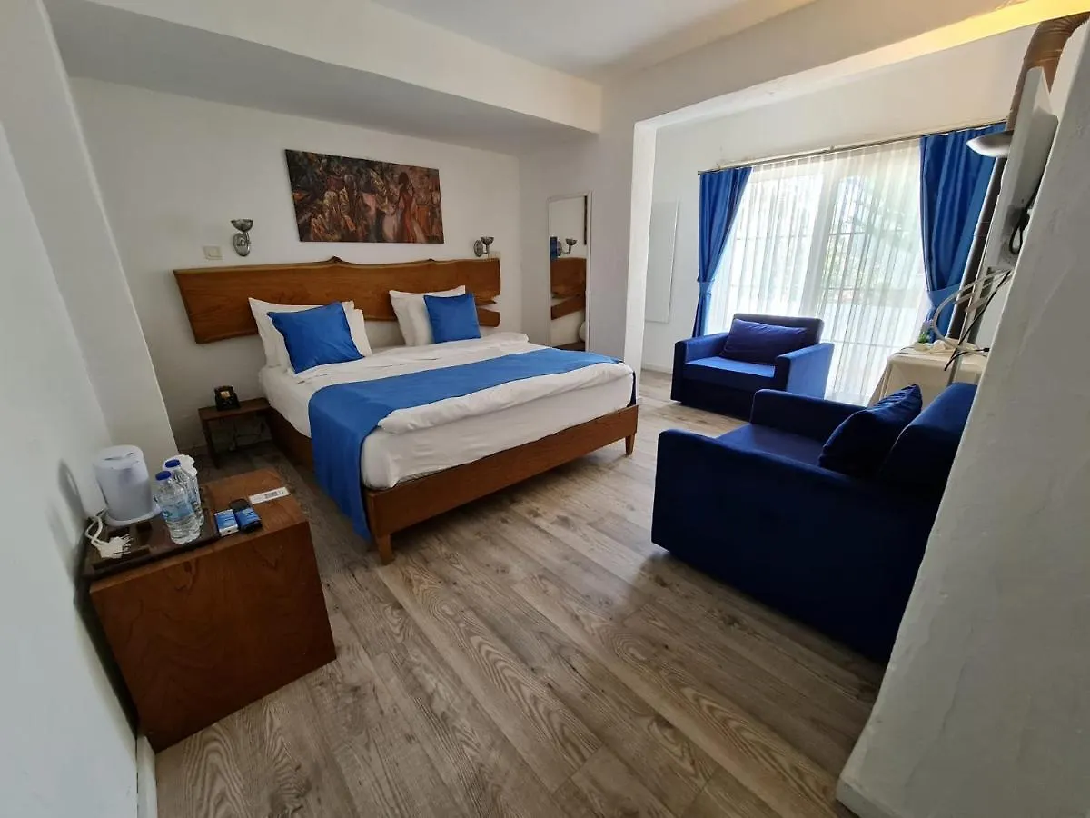 Rebetiko Hotel Alacati 2*,