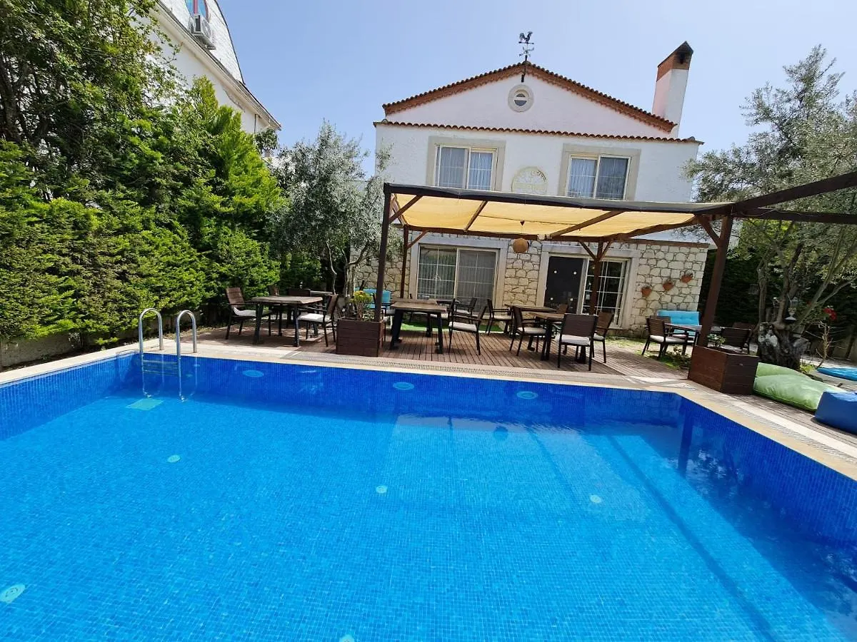 Rebetiko Hotel Alacati