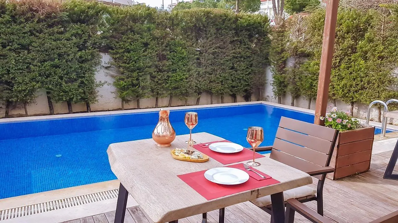 Rebetiko Hotel Alaçatı 2*,